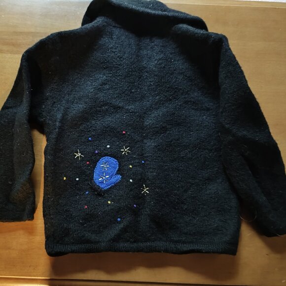 REDUCED Child's Girl Sweater "skyr girl" Size S/4 Black with Mittens pattern - Picture 4 of 4